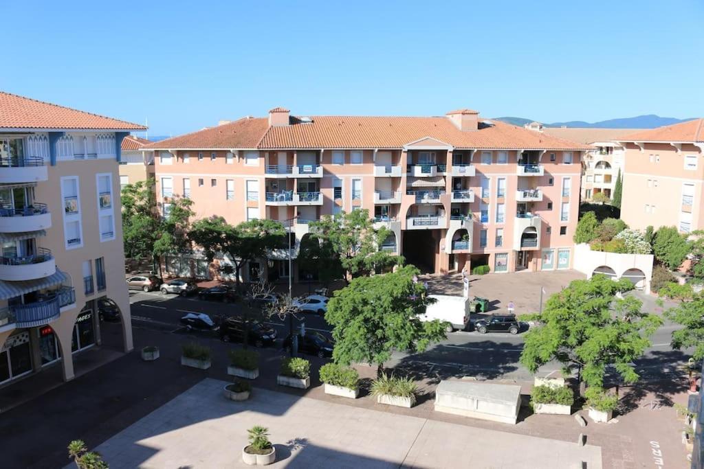 Port-Frejus, Le Paladien, Appartement 2 Pieces Climatise, Terrasse & Parking מראה חיצוני תמונה